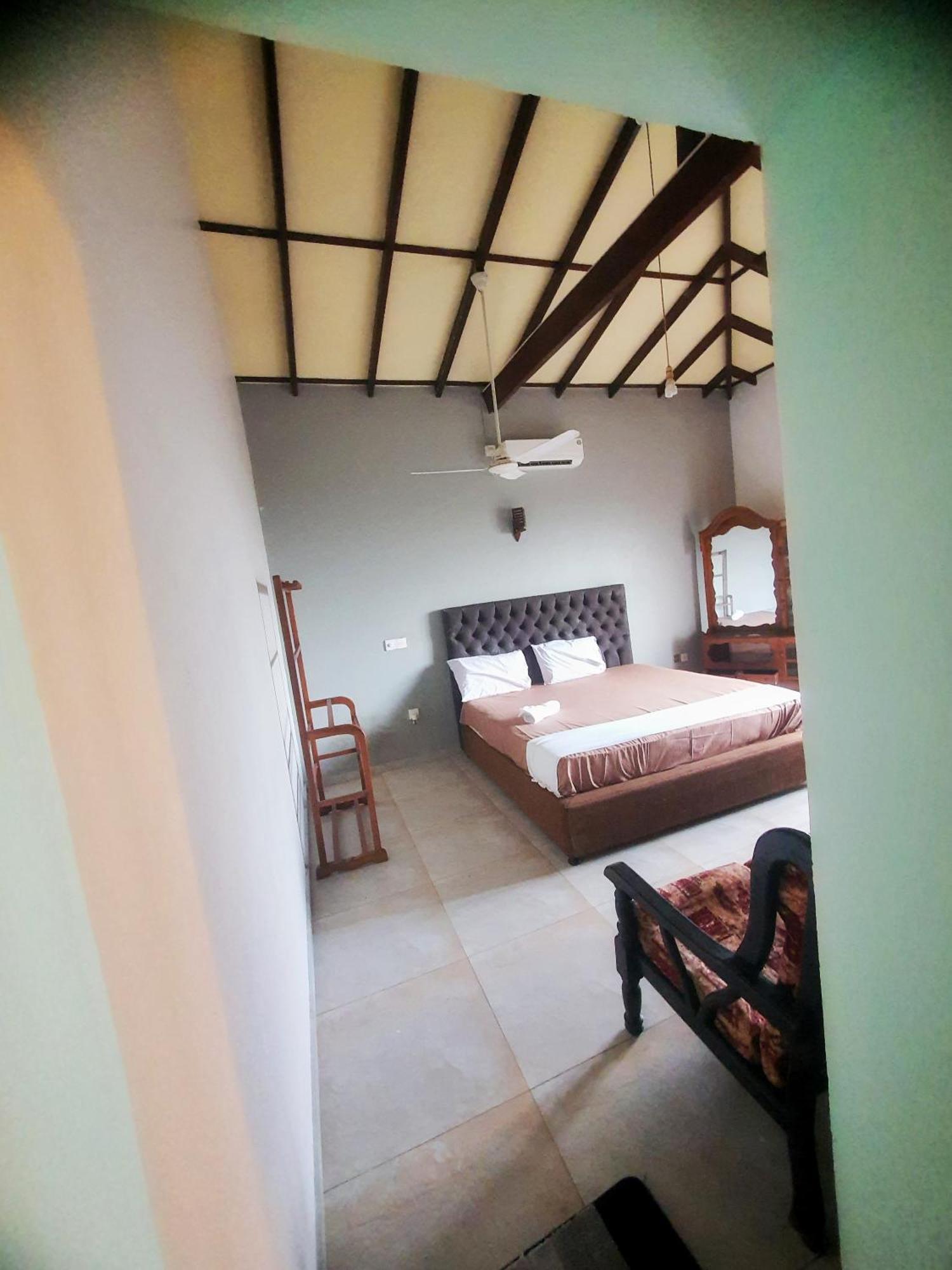 Hill House Guest Hotel Mirissa Buitenkant foto